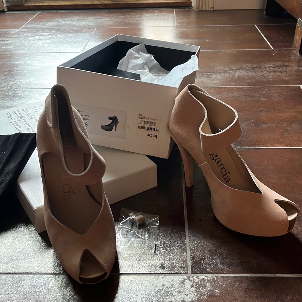 Pedro Garcia Chrysta Beautiful Almost New!